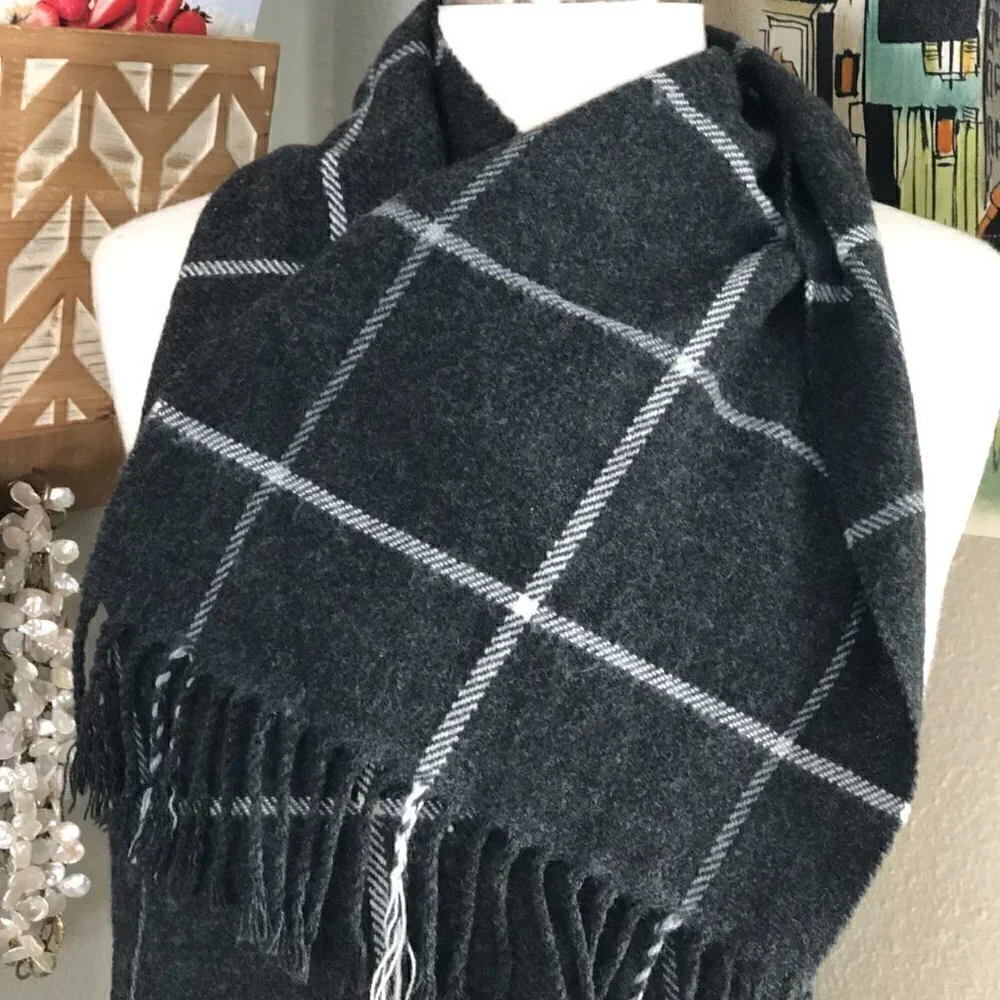 Van Heusen Plaid Scarf Unisex Charcoal Gray & White Made in Italy